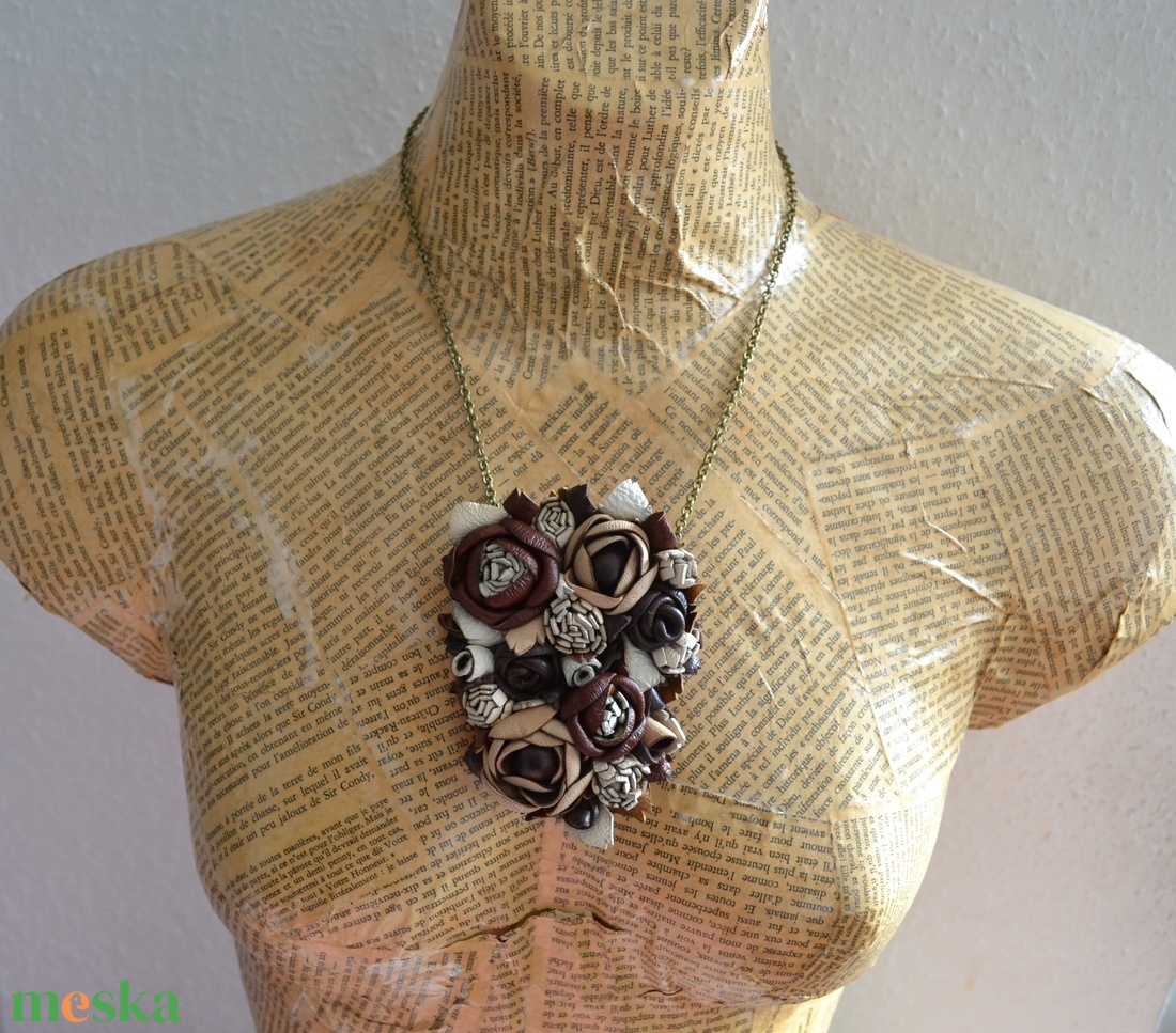 Jardin-Café-nyakék valódi bőrből - ékszer - nyaklánc - medálos nyaklánc - Meska.hu