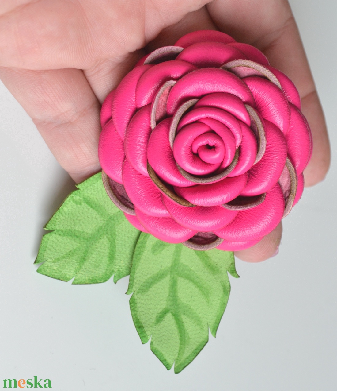 Magenta rózsa extra-kitűző valódi bőrből - ékszer - kitűző és bross - Meska.hu