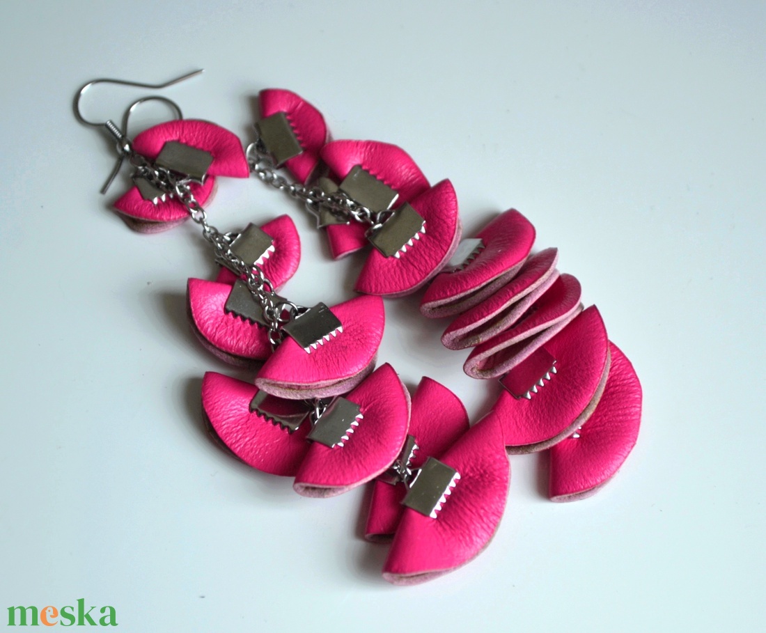 Szirmok szabadon-valódi bőr fülbevaló  - ékszer - fülbevaló - lógó fülbevaló - Meska.hu