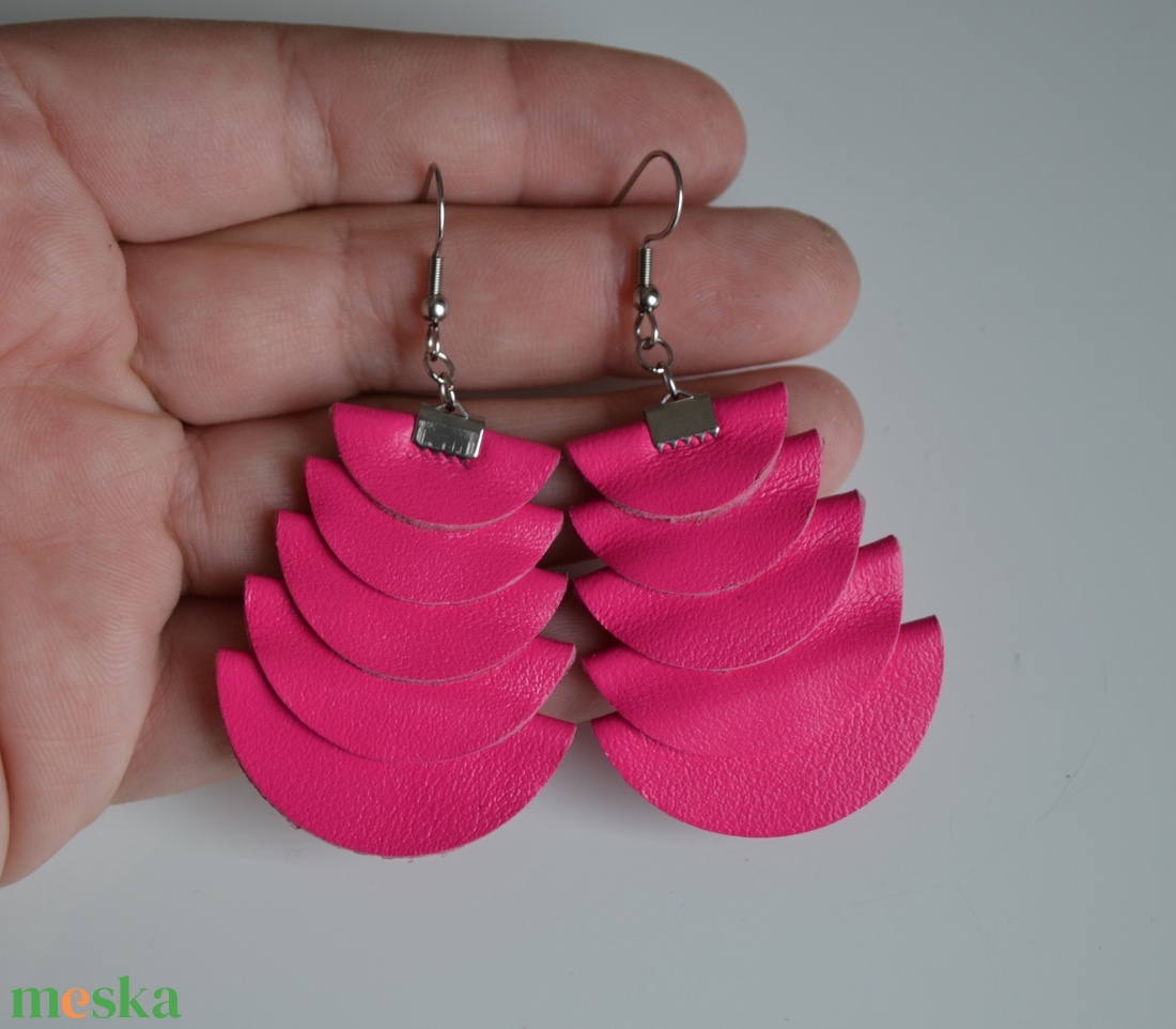 Azték istennő-pink-fülbevaló valódi bőrből - ékszer - fülbevaló - lógó fülbevaló - Meska.hu