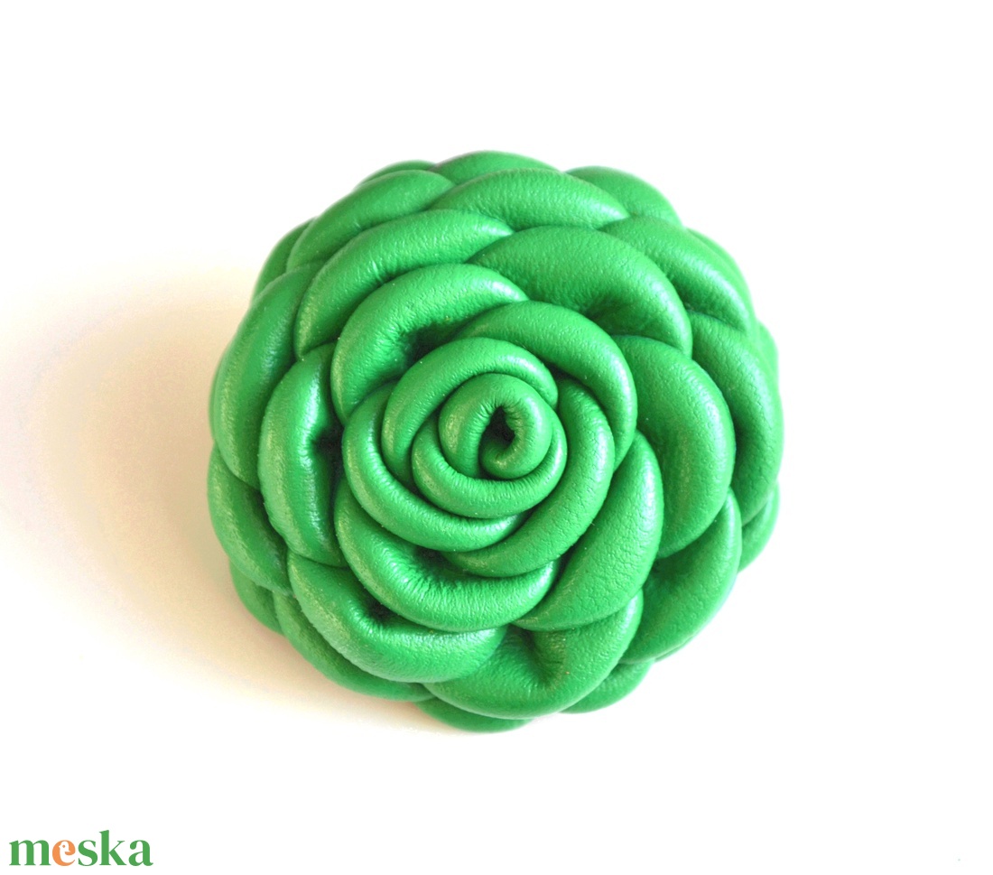 Borsó rózsa-extra kitűző valódi bőrből - ékszer - kitűző és bross - Meska.hu