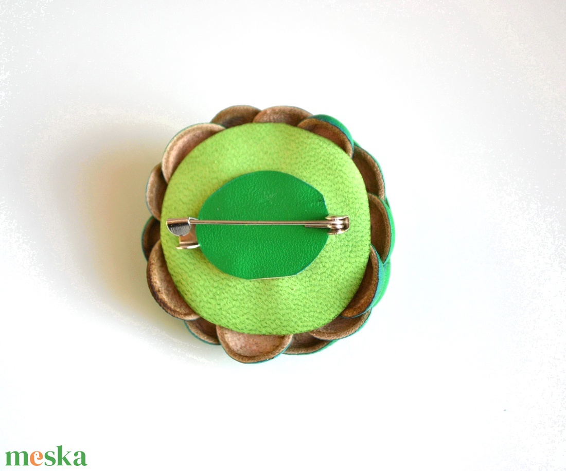 Borsó rózsa-extra kitűző valódi bőrből - ékszer - kitűző és bross - Meska.hu