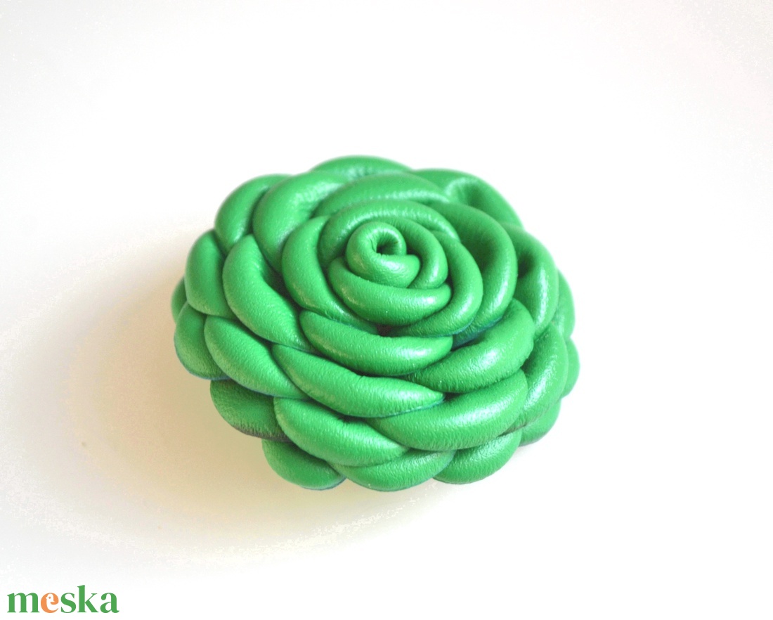 Borsó rózsa-extra kitűző valódi bőrből - ékszer - kitűző és bross - Meska.hu