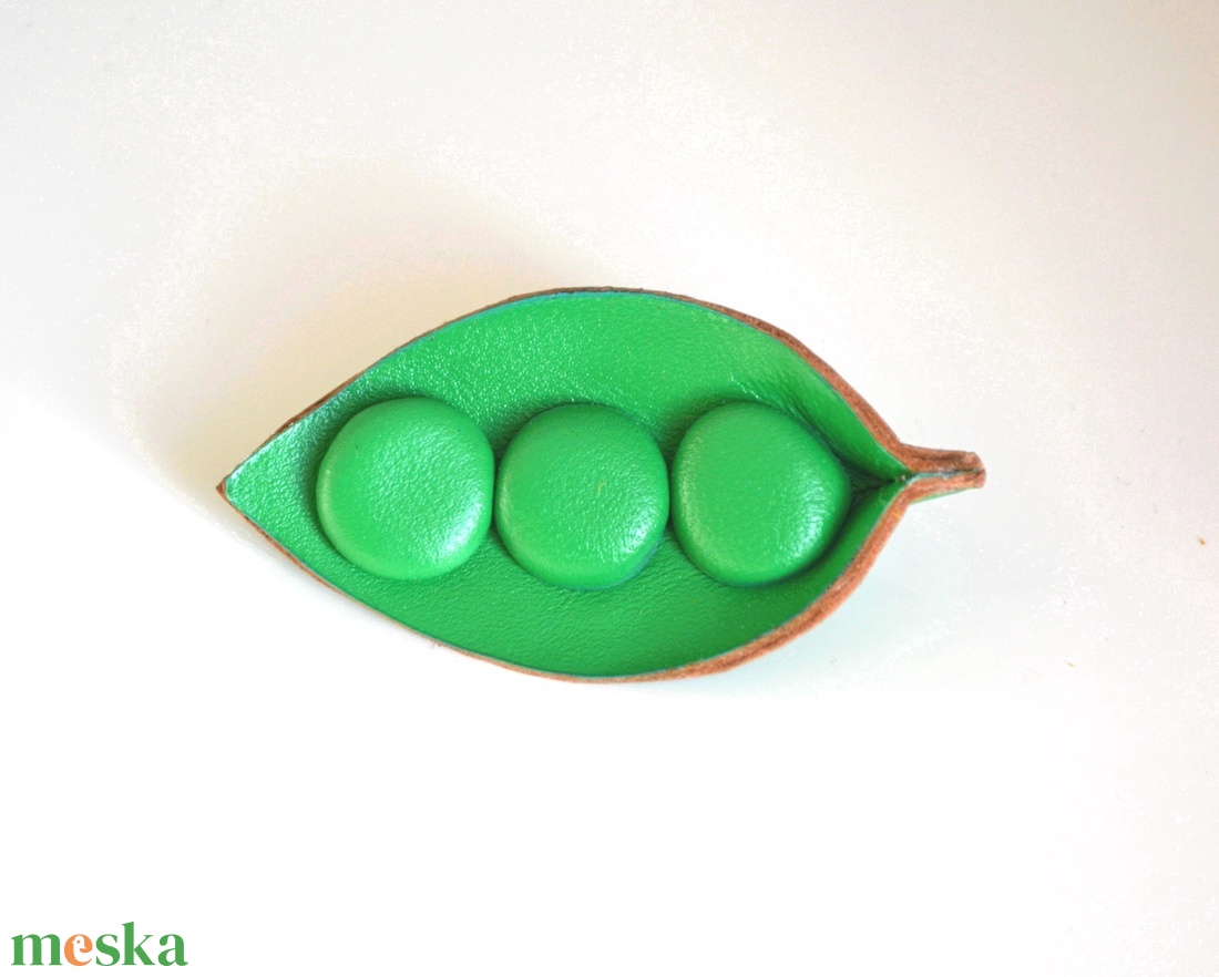 Borsó-valódi bőr kitűző - ékszer - kitűző és bross - Meska.hu