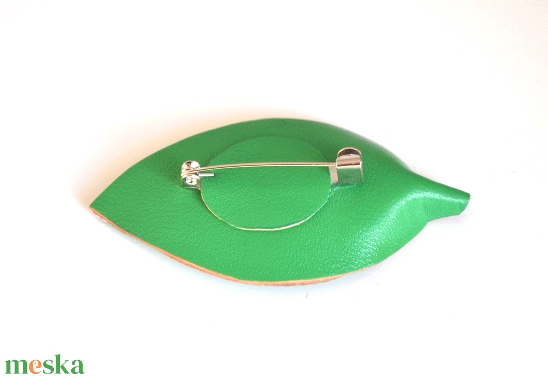 Borsó-valódi bőr kitűző - ékszer - kitűző és bross - Meska.hu