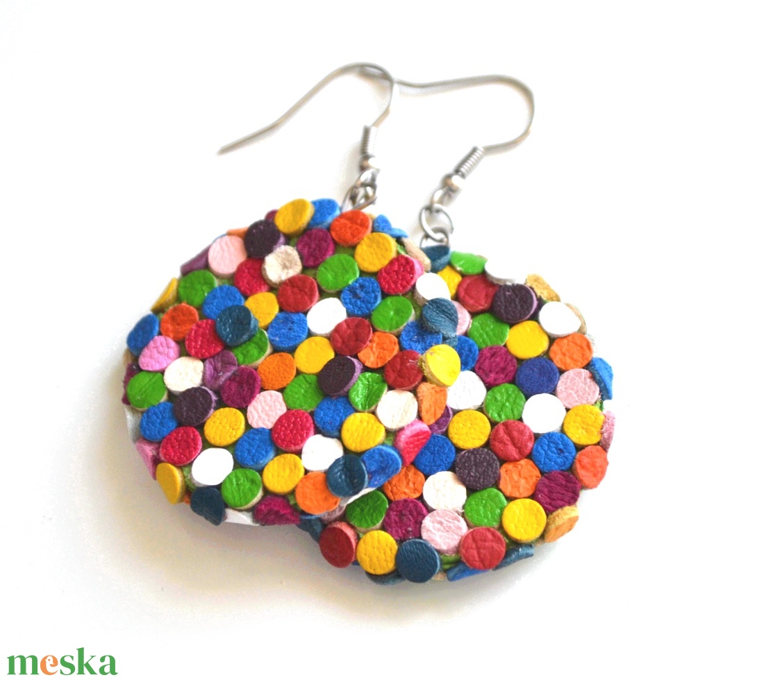 Multicolor pöttyök-extra lógós fülbevaló valódi bőrből - ékszer - fülbevaló - lógó fülbevaló - Meska.hu