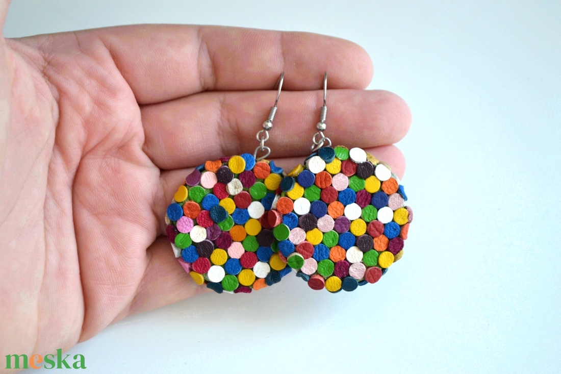 Multicolor pöttyök-extra lógós fülbevaló valódi bőrből - ékszer - fülbevaló - lógó fülbevaló - Meska.hu