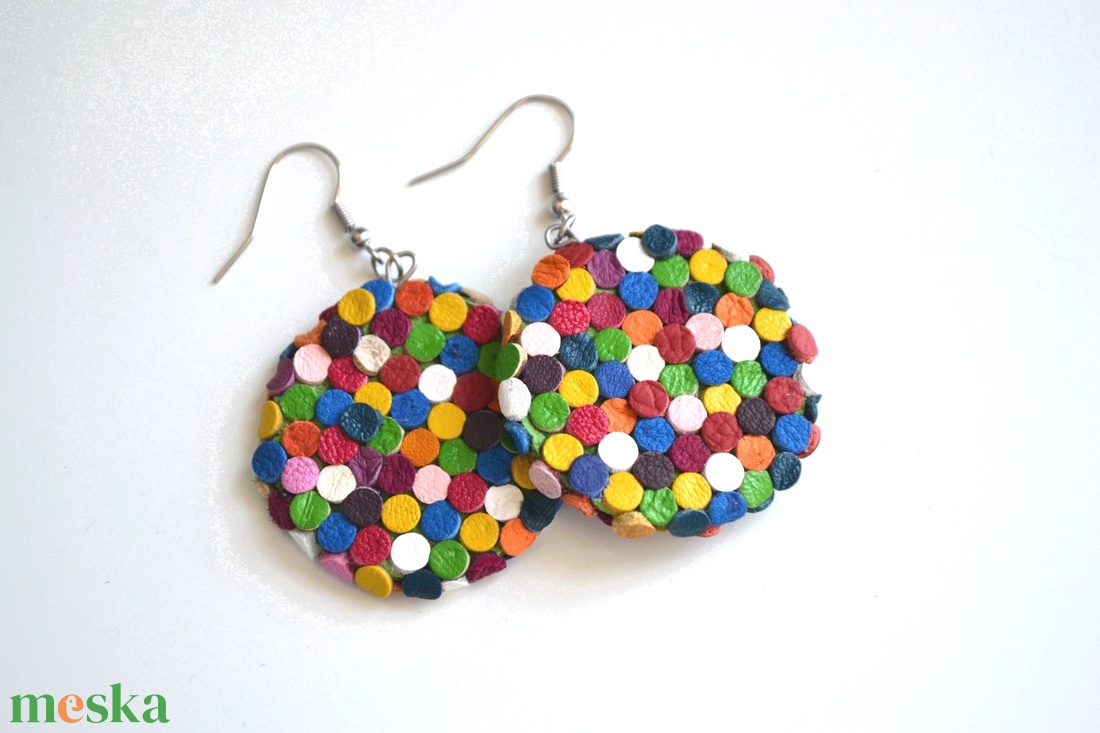 Multicolor pöttyök-extra lógós fülbevaló valódi bőrből - ékszer - fülbevaló - lógó fülbevaló - Meska.hu