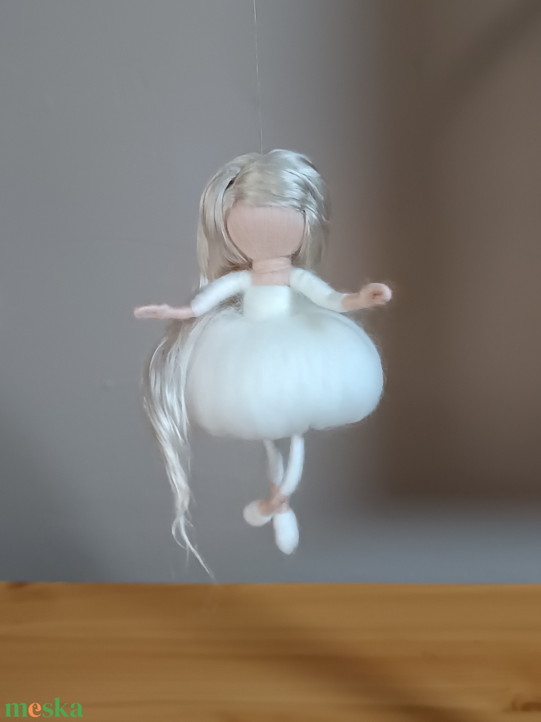 Tűnemezelt gyapjúbaba (balerina) - otthon & életmód - dekoráció - ajtó- és ablak dekoráció - ablakdísz - Meska.hu Tűnemezelt gyapjúbaba (balerina) - otthon & életmód - dekoráció - ajtó- és ablak dekoráció - ablakdísz - Meska.hu