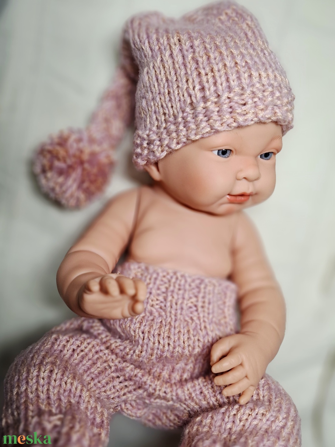 Kötött babasapka és nadrág újszülöttfotózáshoz - baba - mama - babafotózás - szett újszülött fotózásra - Meska.hu