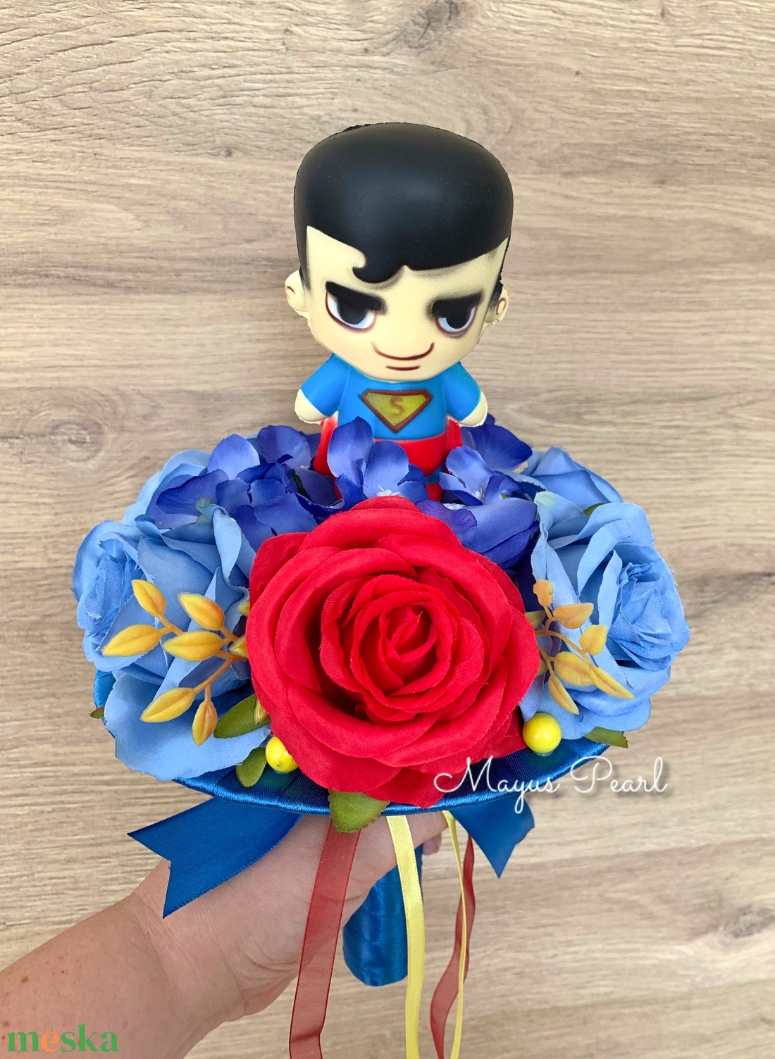 Ballagási örök csokor Superman-es - otthon & életmód - dekoráció - virágdekoráció - virágok - virágcsokor - Meska.hu