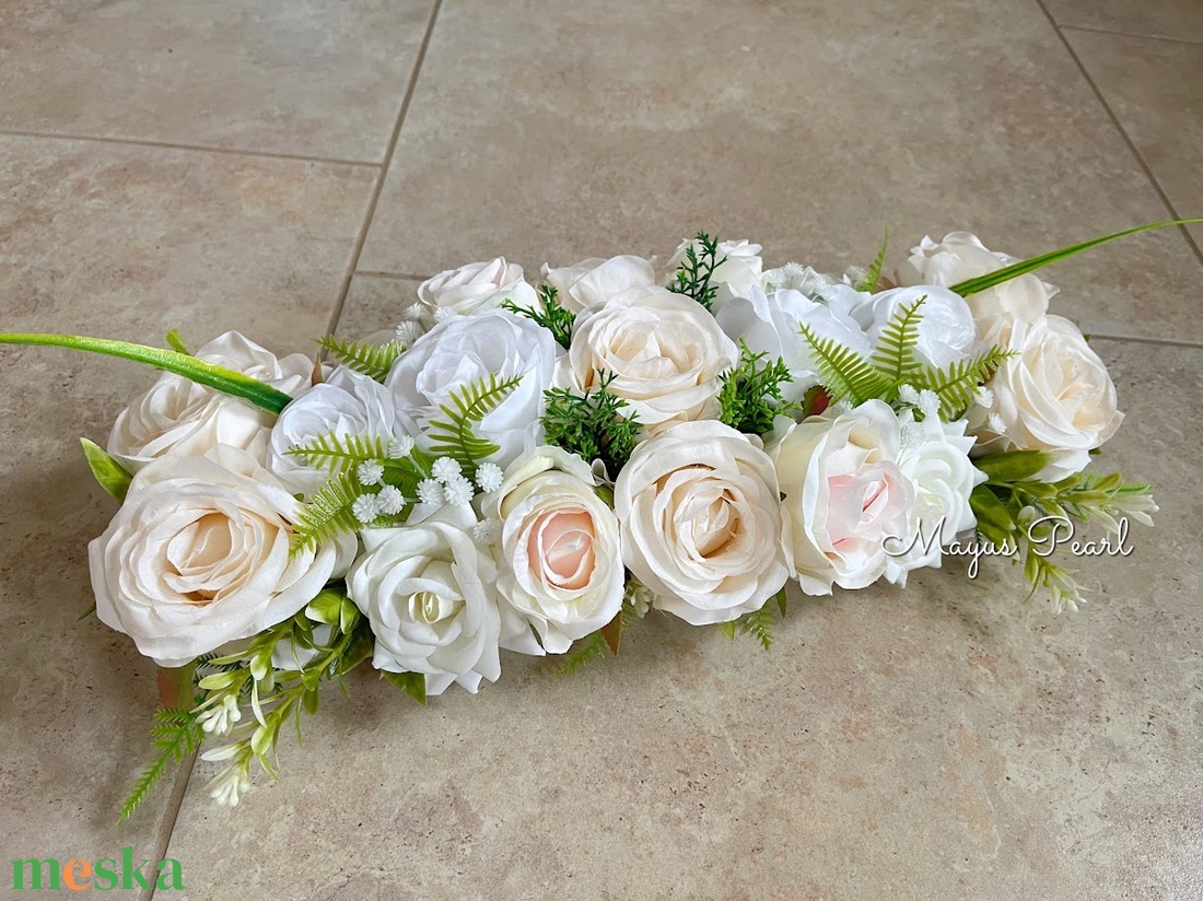 Esküvői asztaldísz barack és fehér színben - esküvő - dekoráció - helyszíni dekor - Meska.hu