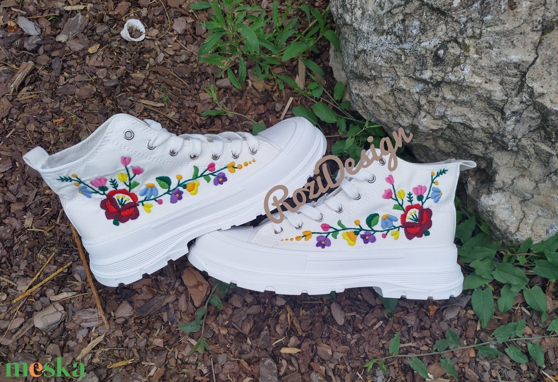 Kalocsai virágos bakancs kézzel hímzett (39-es méret rendelhető) - esküvő - cipő és cipőklipsz - Meska.hu