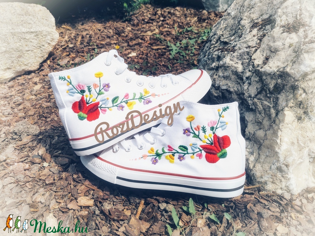 Kalocsai virágos tornacipő kézzel hímzett - ruha & divat - cipő & papucs - Meska.hu