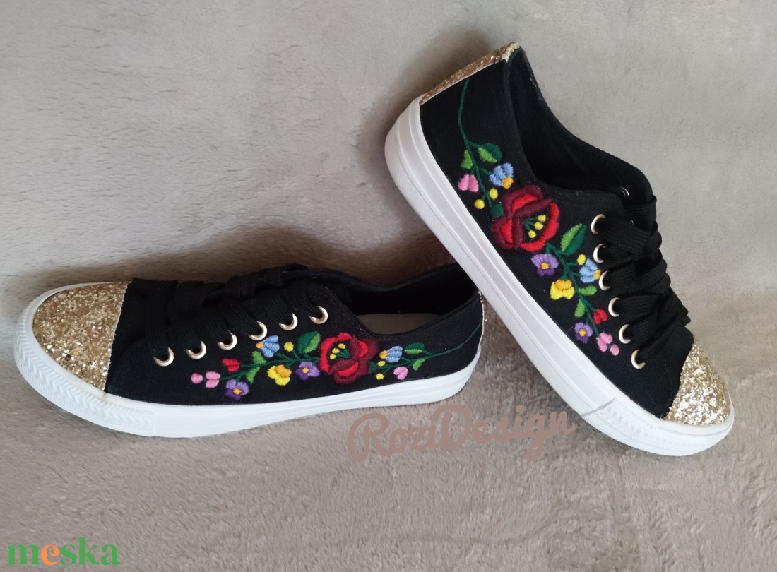 Kalocsai virágos tornacipő, kézzel hímzett 37-es méret  - ruha & divat - cipő & papucs - cipő, szandál - Meska.hu