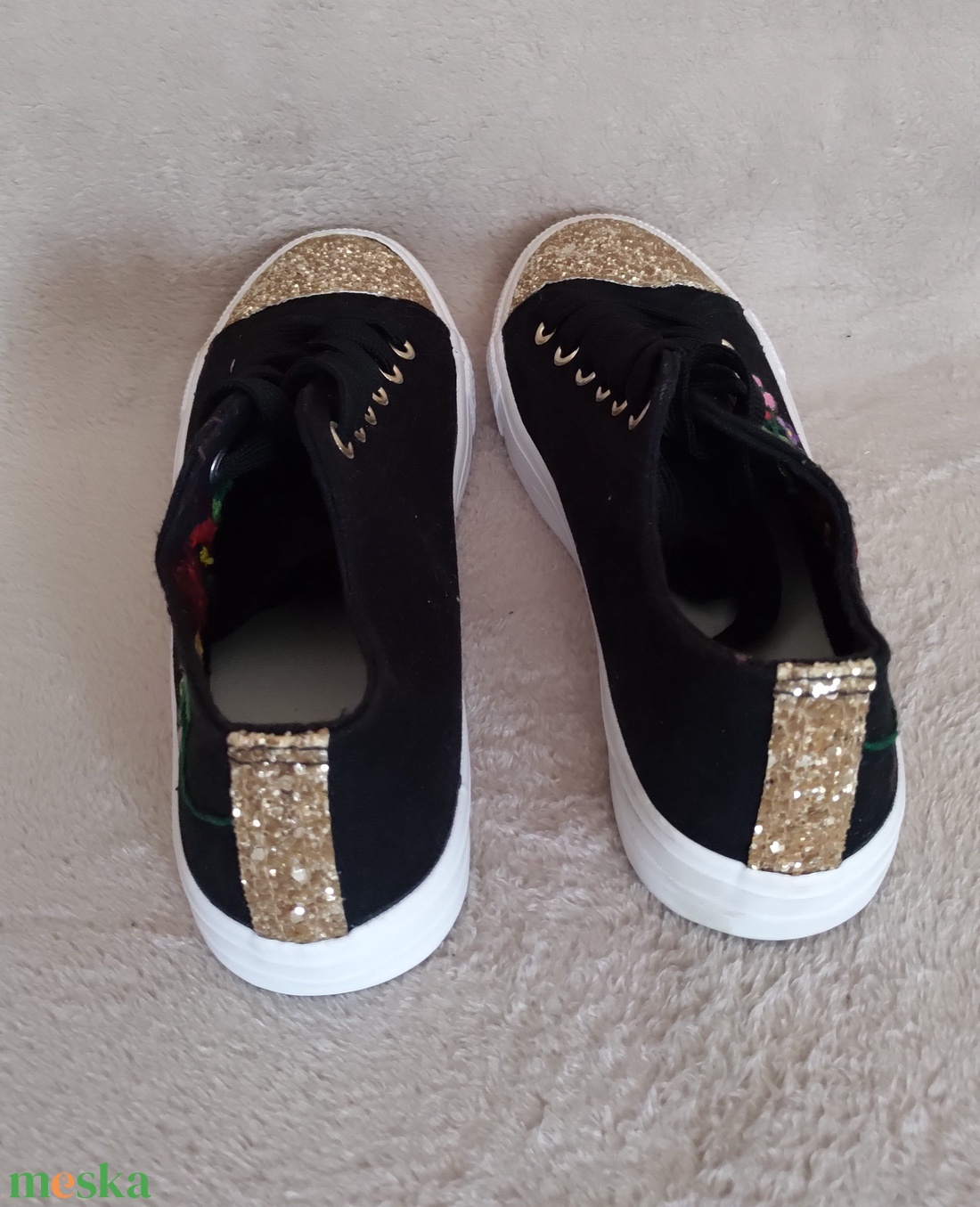 Kalocsai virágos tornacipő, kézzel hímzett 37-es méret  - ruha & divat - cipő & papucs - cipő, szandál - Meska.hu