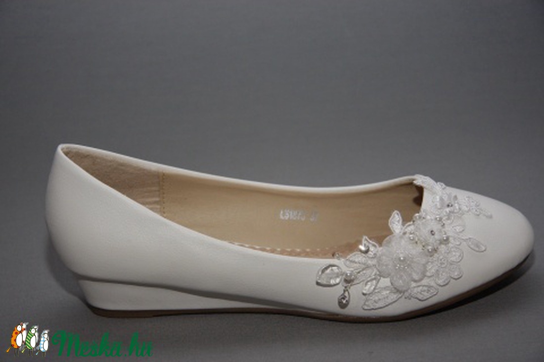 Menyasszonyi lapos cipő,egyedi díszítéssel,fehér 37-es -  - Meska.hu