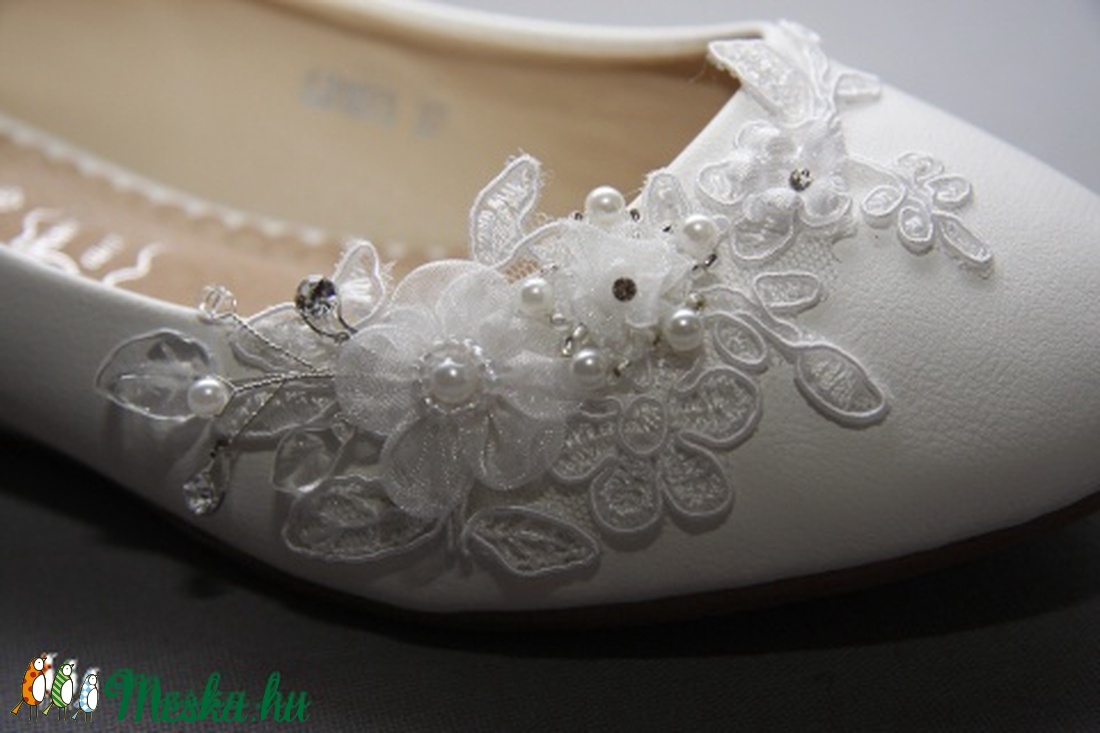 Menyasszonyi lapos cipő,egyedi díszítéssel,fehér 37-es -  - Meska.hu