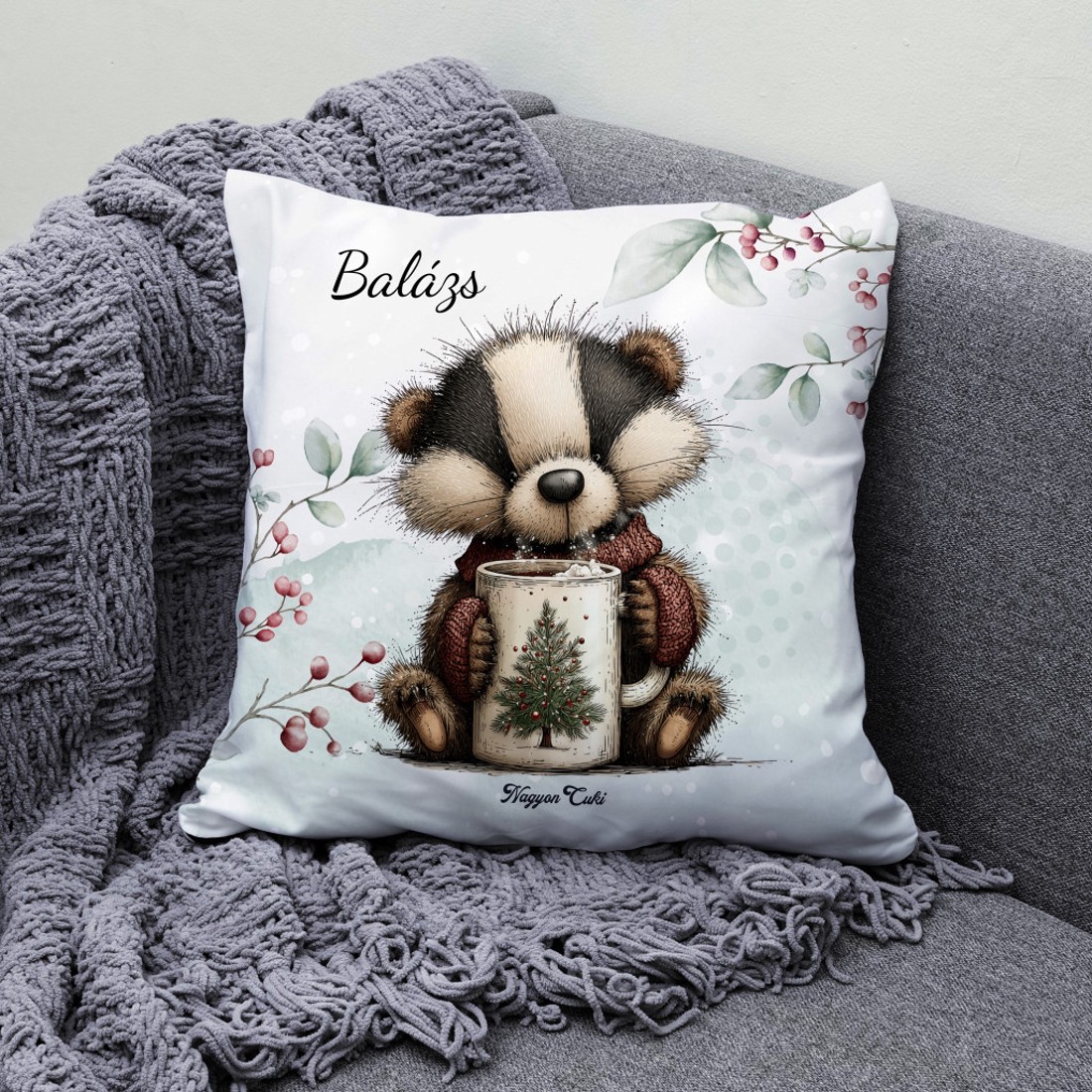 Névvel kérhető - Cuki téli borz egy kávéval mintás párna - otthon & életmód - lakástextil - párna & párnahuzat - díszpárna (belsővel együtt) - Meska.hu