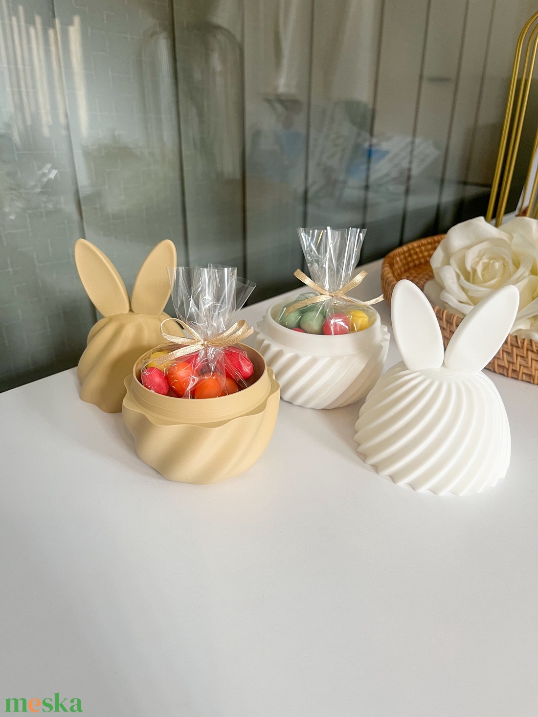 Nyuszifüles húsvéti tojás doboz � édesség és ajándéktartó - ünnepi díszek, dekorációk - húsvéti díszek és dekorációk - húsvéti sütikiszúró - Meska.hu