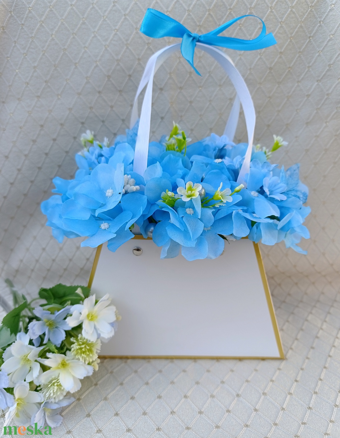 Virágos táska  - otthon & életmód - virágdekoráció - virágdíszek - asztali virágdísz - Meska.hu