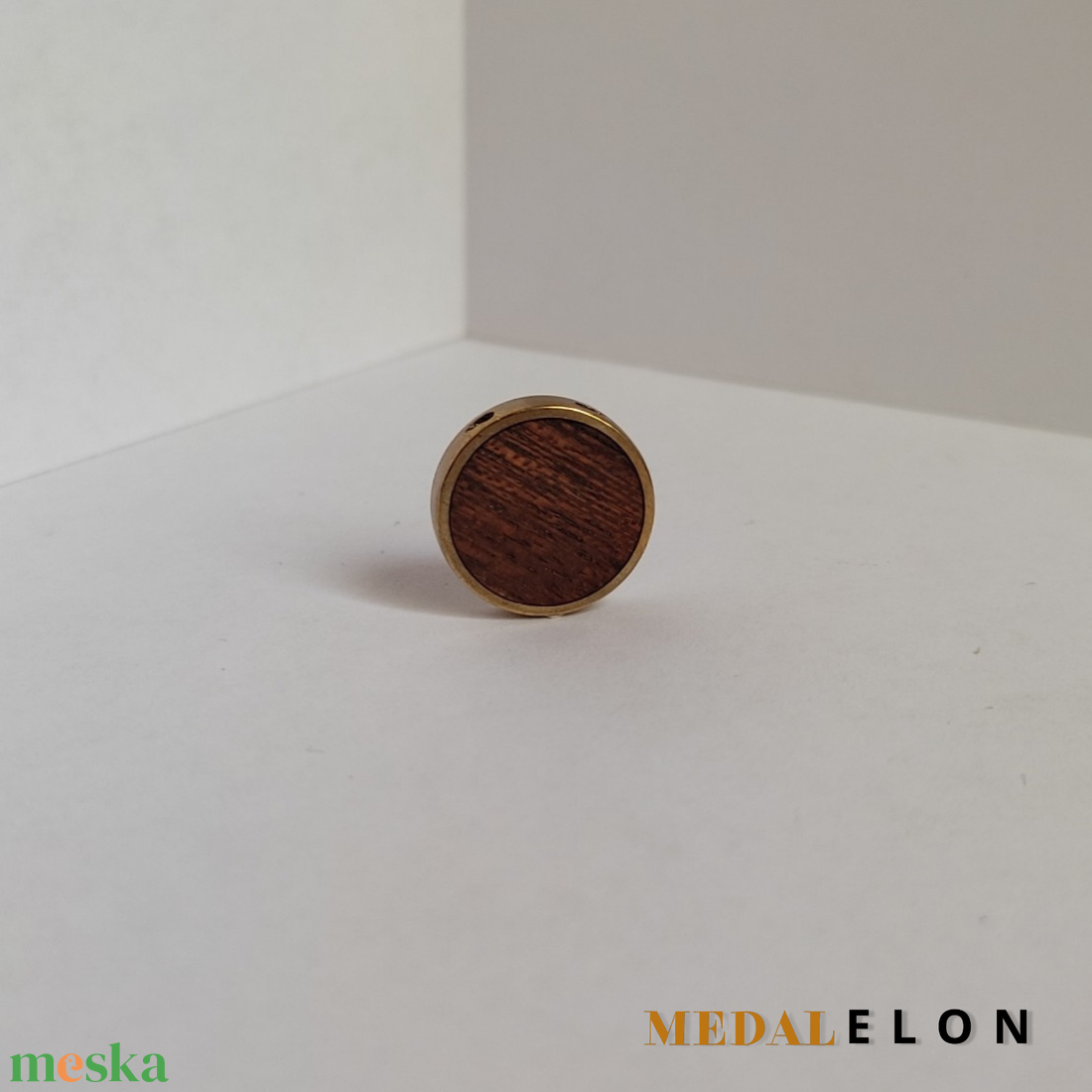 Sárgaréz és mahagóni fa medál - ékszer - nyaklánc - medál - Meska.hu Sárgaréz és mahagóni fa medál - ékszer - nyaklánc - medál - Meska.hu