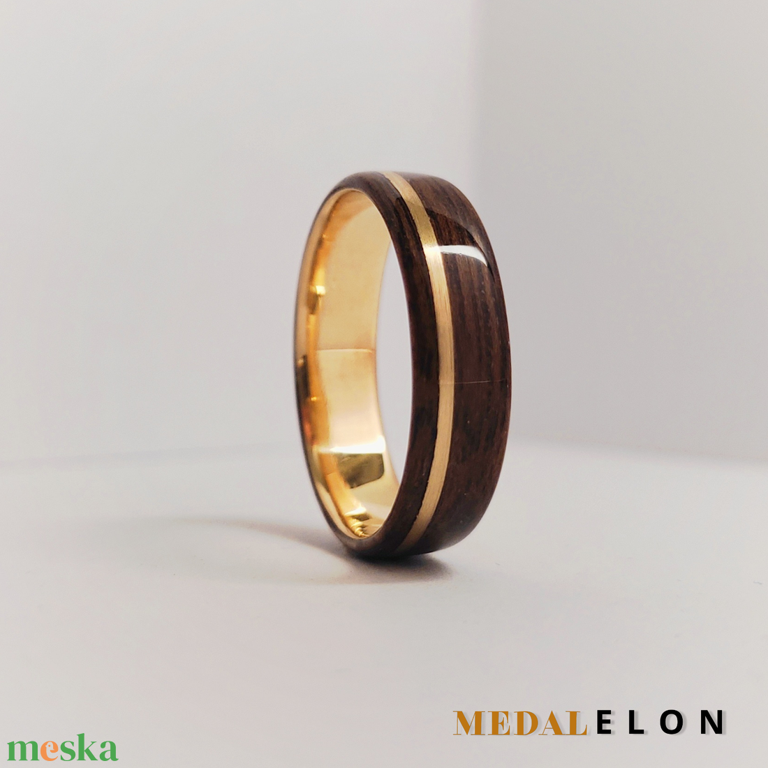 Fekete dió fa gyűrű sárgaréz huzallal - ékszer - gyűrű - kerek gyűrű - Meska.hu