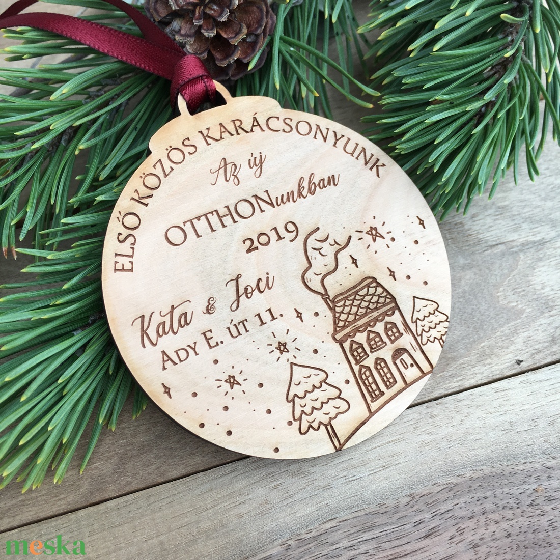 Első közös otthon karácsonyfadísz egyedi gravírozással - karácsony - karácsonyi lakásdekoráció - karácsonyfadíszek - Meska.hu Első közös otthon karácsonyfadísz egyedi gravírozással - karácsony - karácsonyi lakásdekoráció - karácsonyfadíszek - Meska.hu