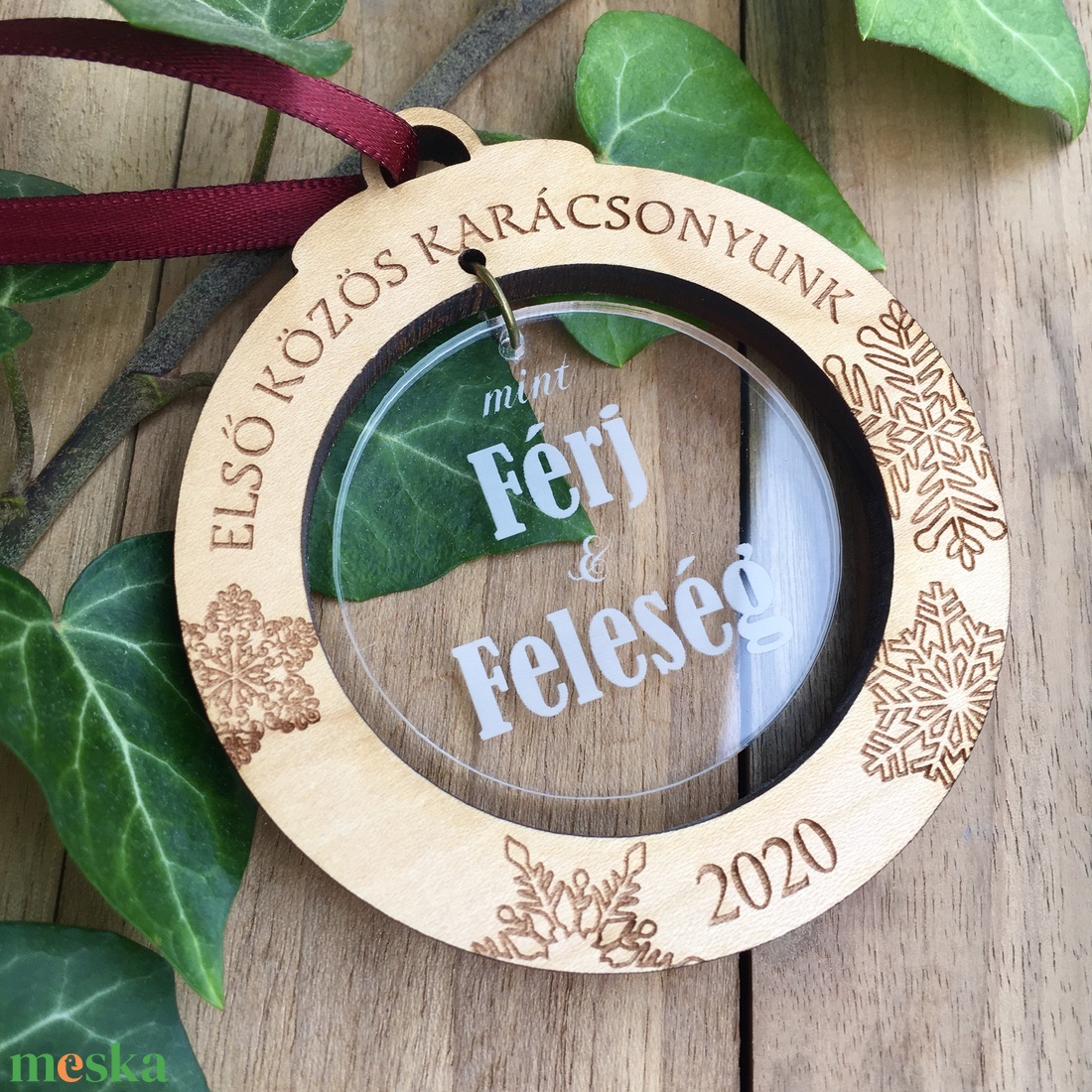 Kerek karácsonyfadísz tetszőleges felirattal - karácsony - karácsonyi lakásdekoráció - karácsonyfadíszek - Meska.hu