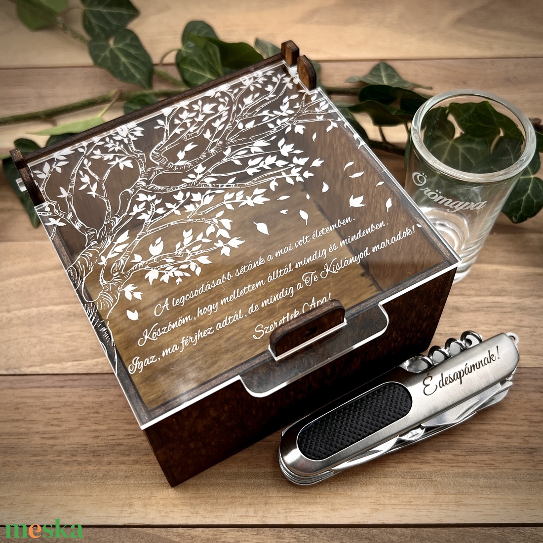 Szülőköszöntő ajándék szett díszdobozban hulló levelek grafikával - esküvő - emlék & ajándék - szülőköszöntő ajándék - Meska.hu Szülőköszöntő ajándék szett díszdobozban hulló levelek grafikával - esküvő - emlék & ajándék - szülőköszöntő ajándék - Meska.hu