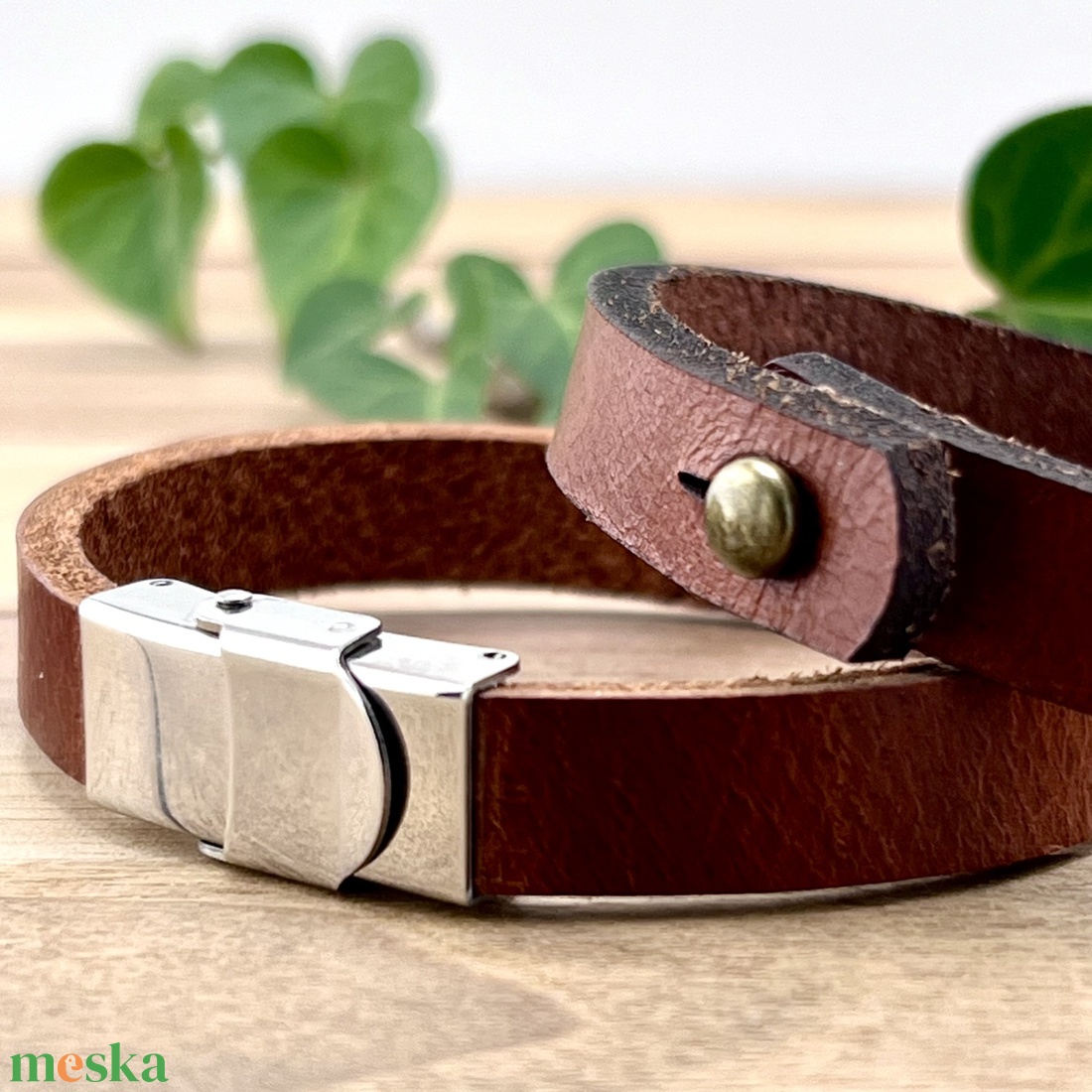 Bőr karkötő fekete vagy barna színben - ékszer - karkötő - névre szóló karkötő - Meska.hu