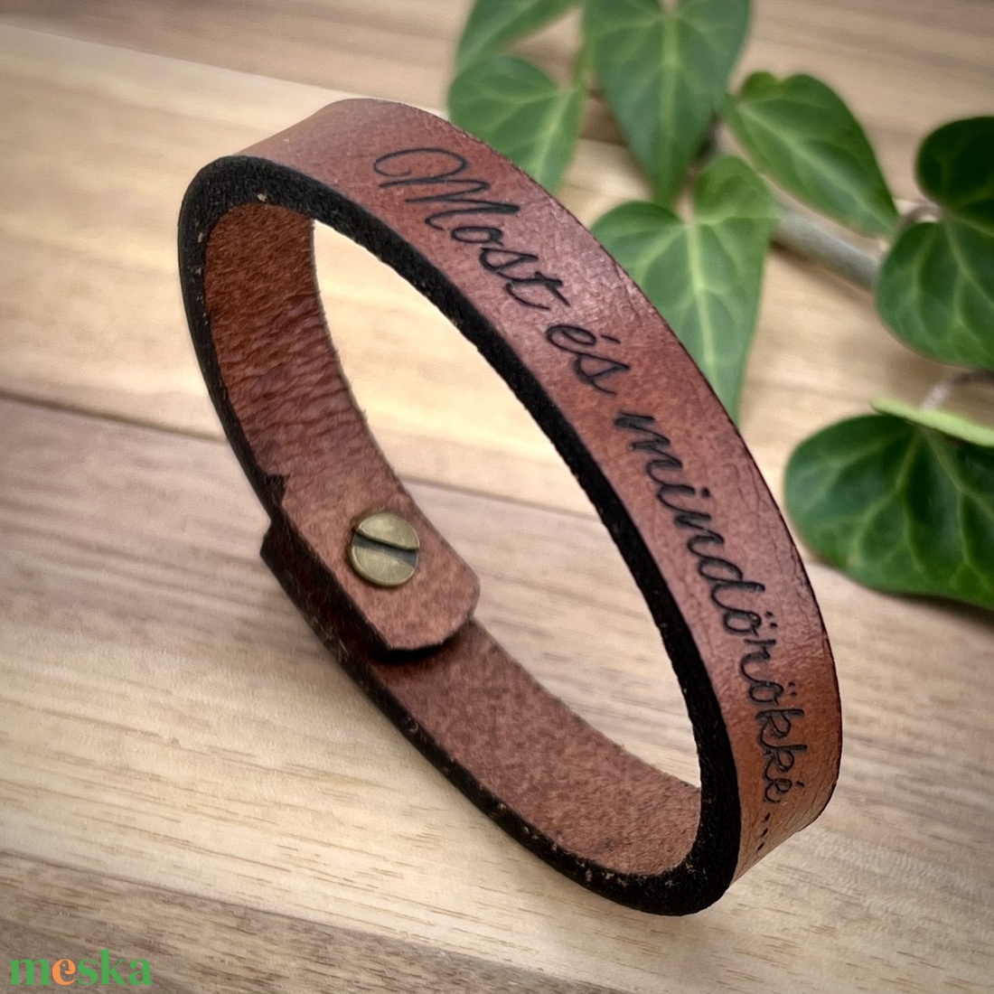 Bőr karkötő fekete vagy barna színben - ékszer - karkötő - névre szóló karkötő - Meska.hu