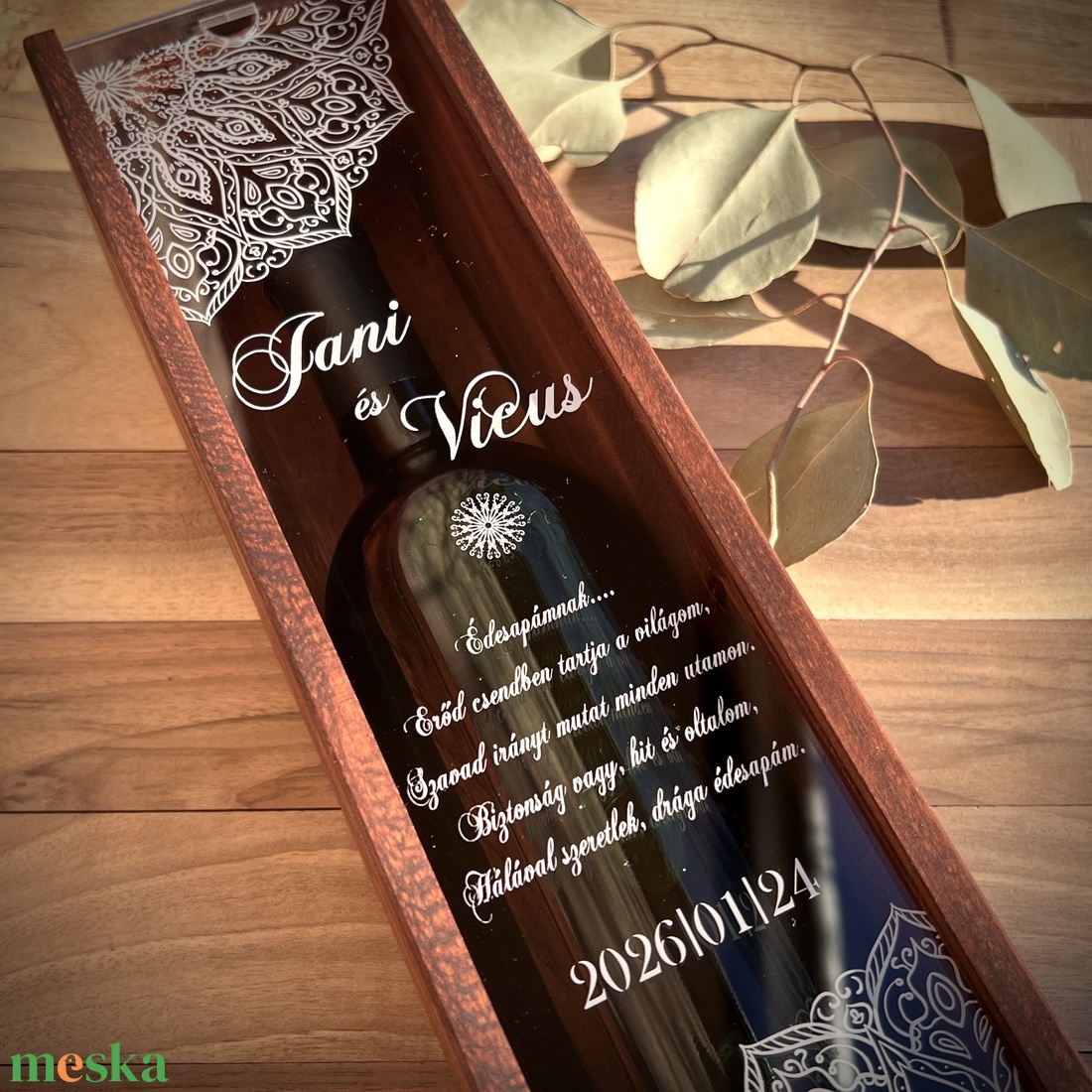 Esküvői köszönő ajándék,  boros , italos fadoboz, szülőköszöntő ajándék, gravírozott akril előlappal - esküvő - emlék & ajándék - szülőköszöntő ajándék - Meska.hu