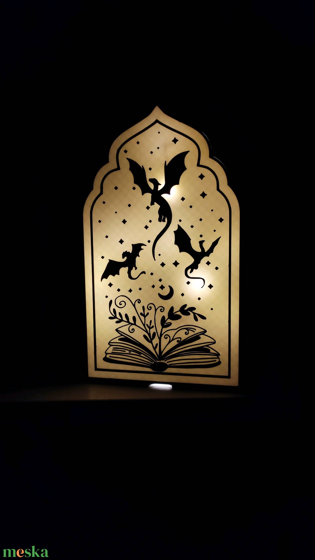 Fourth Wing által inspirált könyvtámasz (book nook) - otthon & életmód - dekoráció - asztal és polc dekoráció - könyvtámasz - Meska.hu