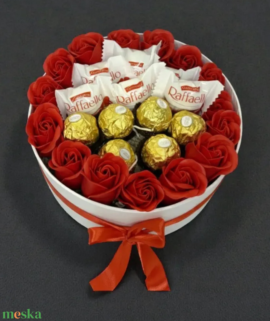 Ferrero és Raffaello ajándékcsomag nőknek - élelmiszer - gourmet ajándékcsomag - Meska.hu