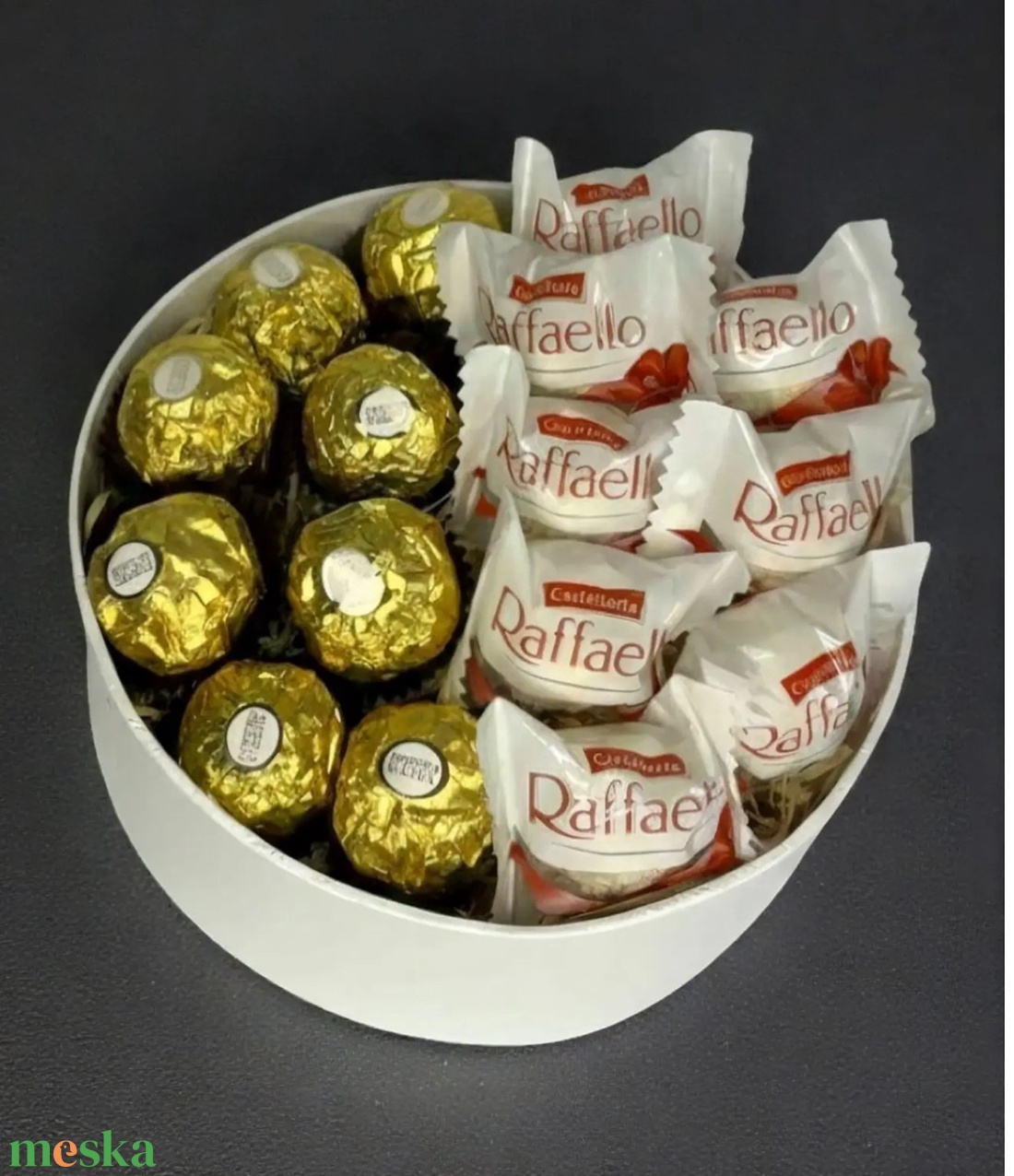 Ferrero és Raffaello Édességbox Válogatás - élelmiszer - gourmet ajándékcsomag - Meska.hu