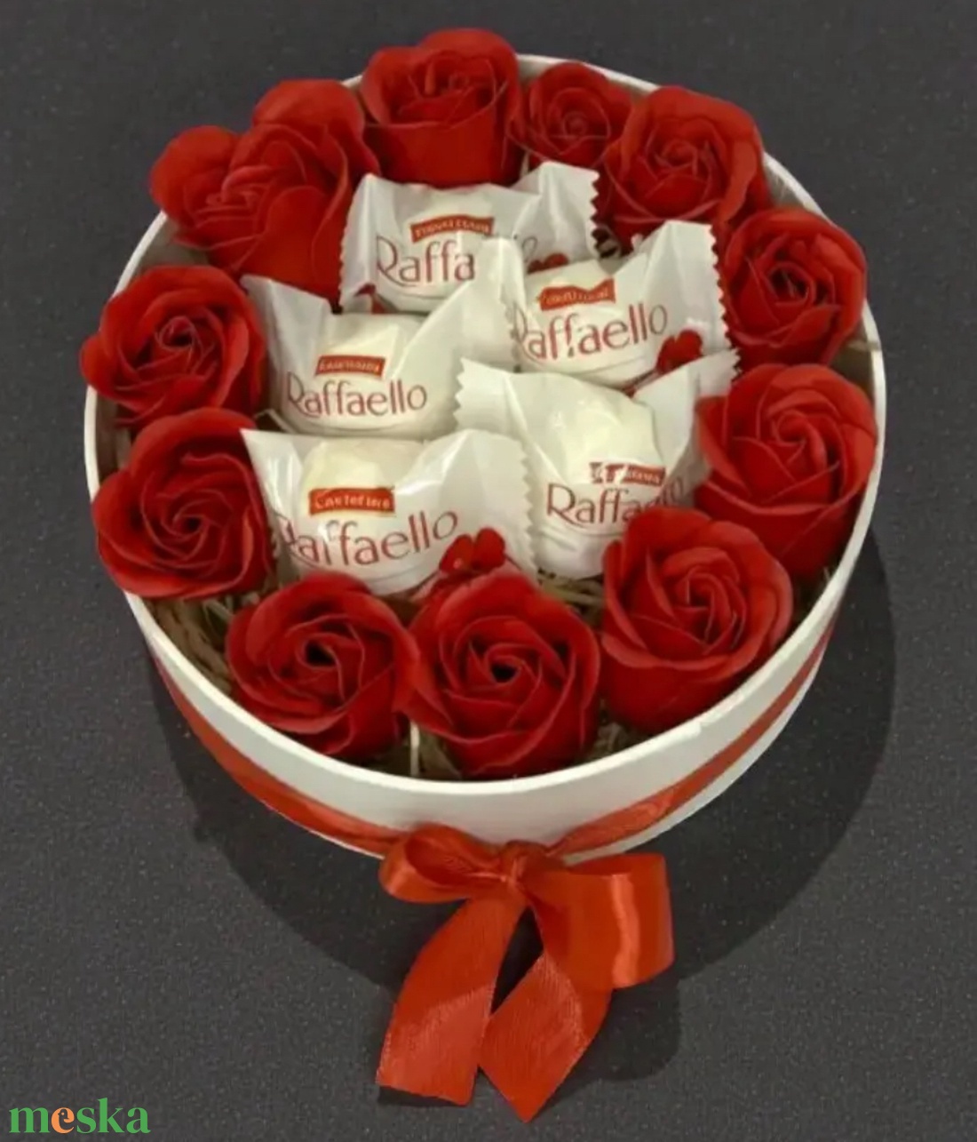 Szappanrózsa box raffaelloval - otthon & életmód - virágdekoráció - virágok - virágbox - Meska.hu