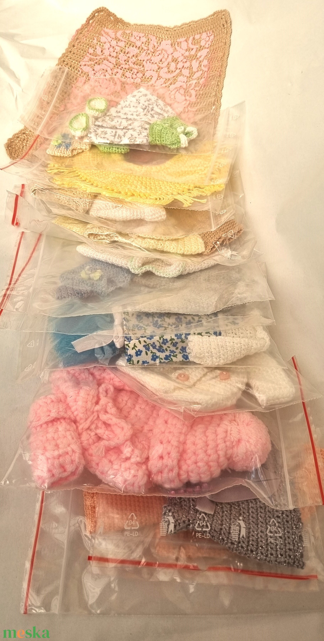 Zsuzsu baba ,bőröndben hordozható házzal,ruhatárral - játék & sport - baba & babaház - baba - Meska.hu