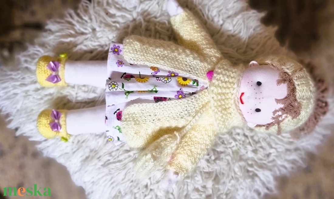 Zsuzsu baba kötött kabátban - játék & sport - baba & babaház - baba - Meska.hu