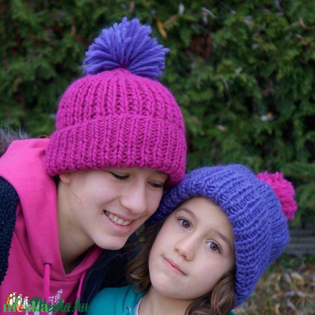 Bojtos lila-rózsaszín sapka - ruha & divat - sál, sapka, kendő - sapka - Meska.hu