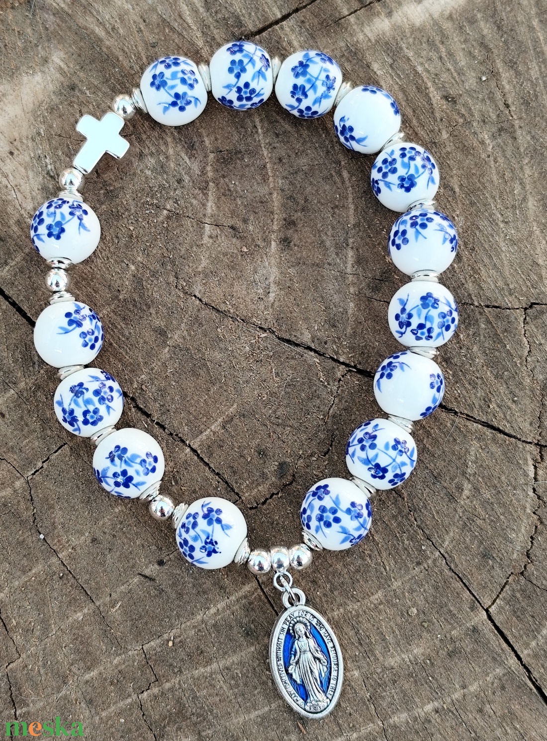 Kékvirág rózsafüzér karkötő Szűzanya medállal  - ékszer - karkötő - gyöngyös karkötő - Meska.hu