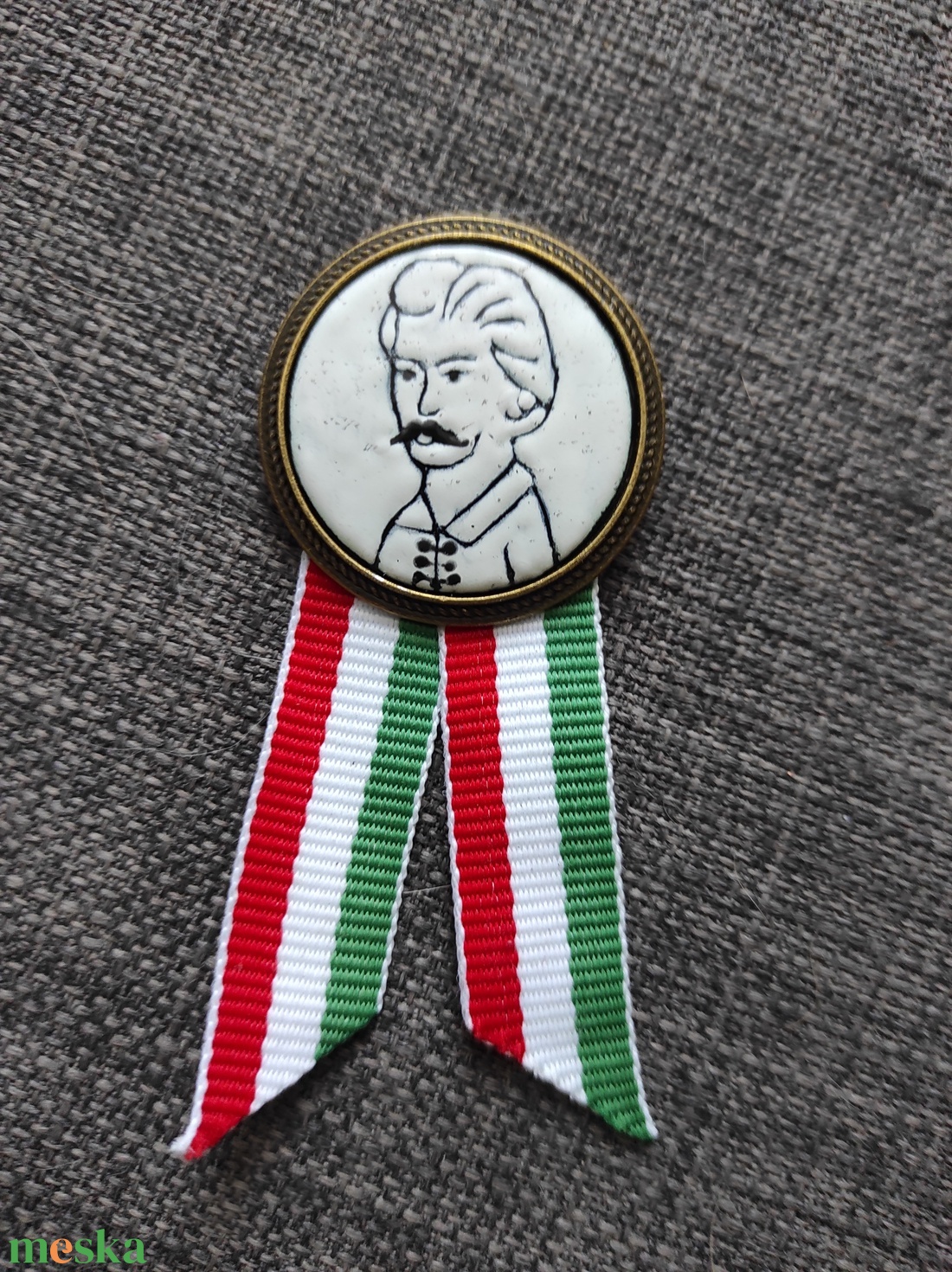 Kokárda - ékszer - kitűző és bross - kitűző - Meska.hu Kokárda - ékszer - kitűző és bross - kitűző - Meska.hu