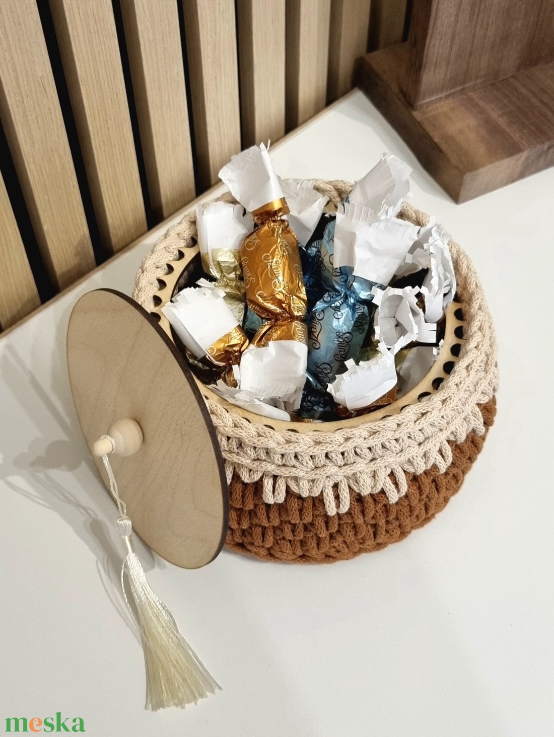 Horgolt tároló - otthon & életmód - dekoráció - asztal és polc dekoráció - horgolt & csipketerítő - Meska.hu