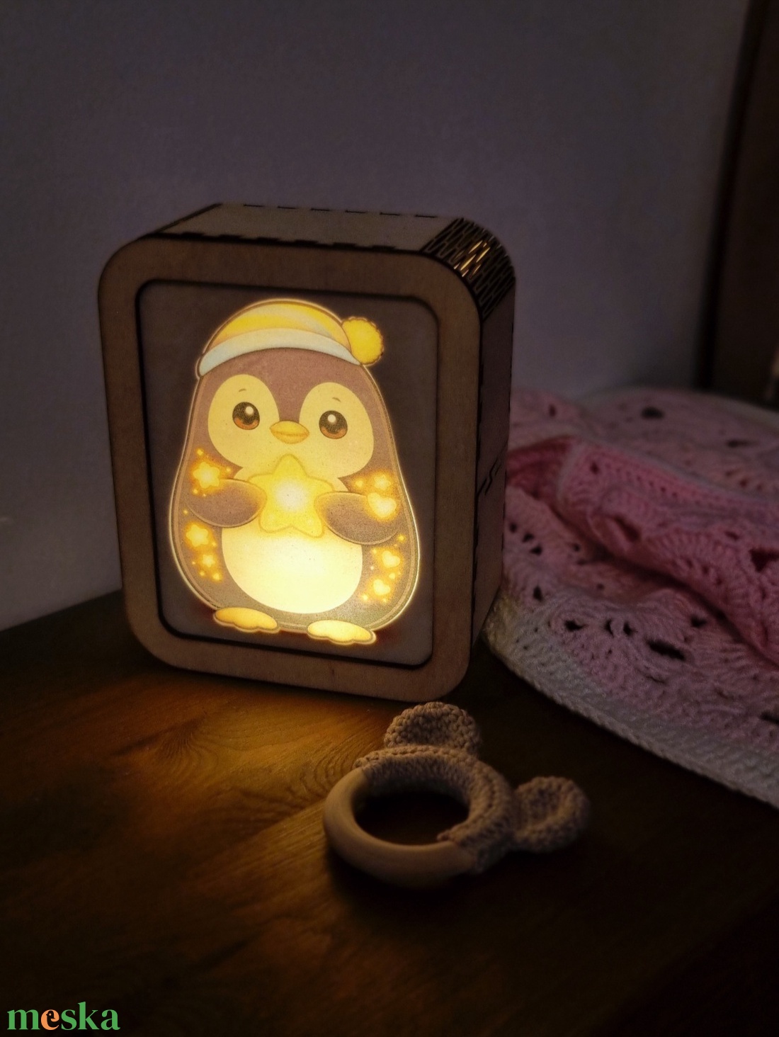 Pingvines éjjelilámpa babaszobába � natúr fa kivitelben - baba - mama - babaszoba dekoráció - éjszakai fény - Meska.hu