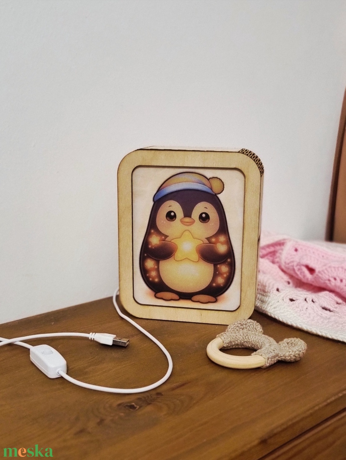 Pingvines éjjelilámpa babaszobába � natúr fa kivitelben - baba - mama - babaszoba dekoráció - éjszakai fény - Meska.hu