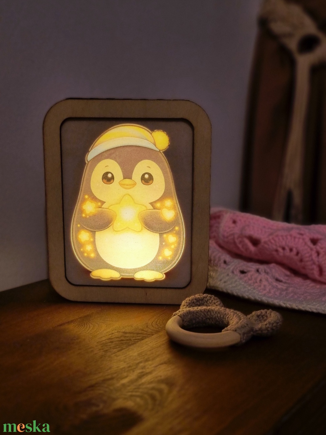 Pingvines éjjelilámpa babaszobába � natúr fa kivitelben - baba - mama - babaszoba dekoráció - éjszakai fény - Meska.hu