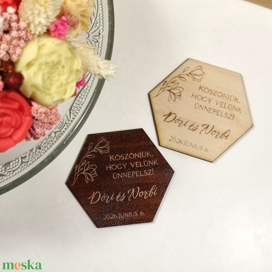 Egyedi fa hűtőmágnes esküvői köszönetajándék - esküvő - emlék & ajándék - köszönőajándék - Meska.hu