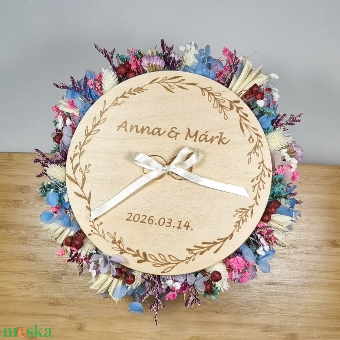 Esküvői gyűrűtartó lézervágott�gravírozott kivitelben � romantikus részlet a nagy napra - esküvő - kiegészítők - gyűrűtartó & gyűrűpárna - Meska.hu