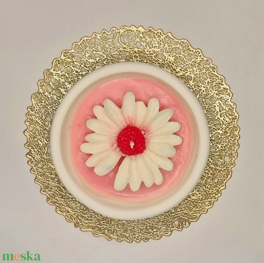 Szójaviasz gyertya kerámiapor tartóban � Margaréta díszítéssel - otthon & életmód - dekoráció - asztal és polc dekoráció - asztaldísz - Meska.hu