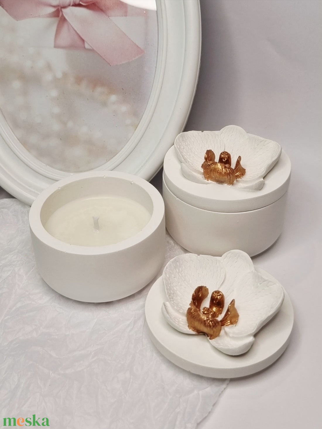 Szójaviasz gyertya kerámiapor tartóban � Orchidea díszítéssel - otthon & életmód - gyertya, illat, aroma - mécses és mécsestartó - Meska.hu
